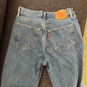 Classic Levi's 501 ‘81 Straight Leg High Rise Jeans in Medium Blue